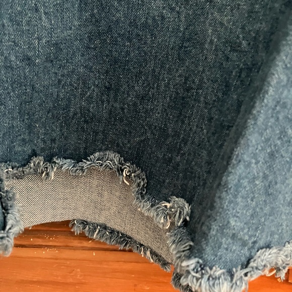 Ashley Rowe, mid-tone denim top, O/S - Picture 3 of 4